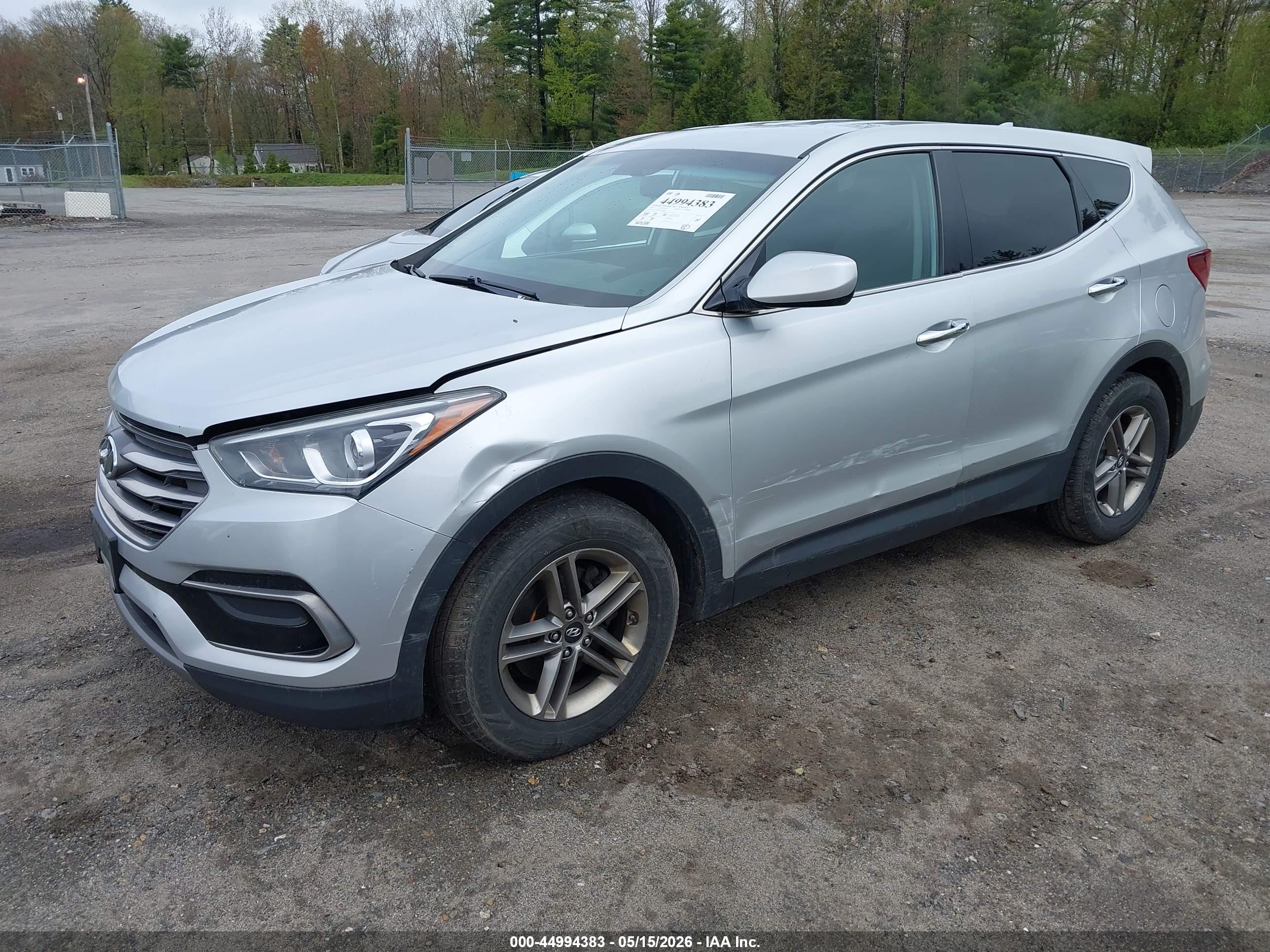 2017 HYUNDAI Santa Fe — VIN 5XYZTDLB3HG438407 — photo 2